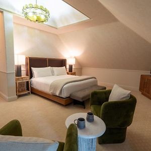 Deluxe King Room Twin Bed